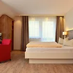 فندق Garni Bergblick 3*